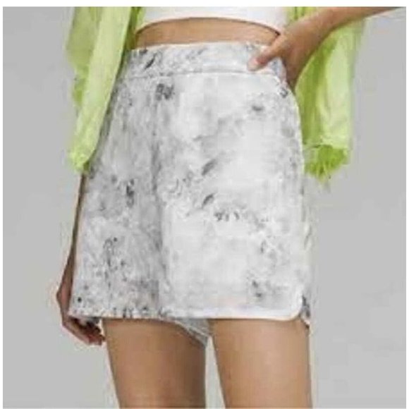 lululemon athletica Pants - Lululemon Flat-Front Relaxed Short 4.5" Aquila Rhino Grey Multi Sz 10 NWT